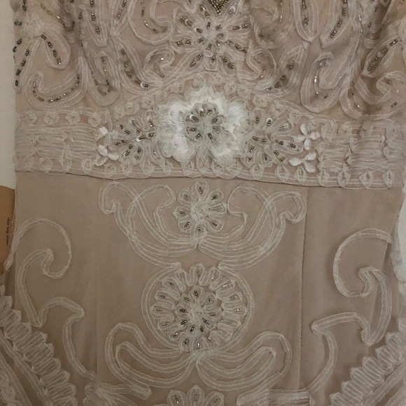 Wedding dress. Never worn. - Picture 5 of 6